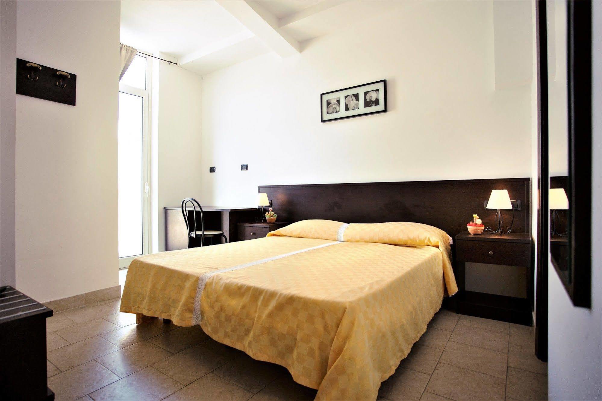 SantʼAlessio Siculo Hotel Marabel מראה חיצוני תמונה